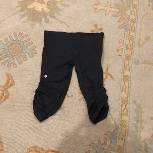 Lululemon crop leggings in grey